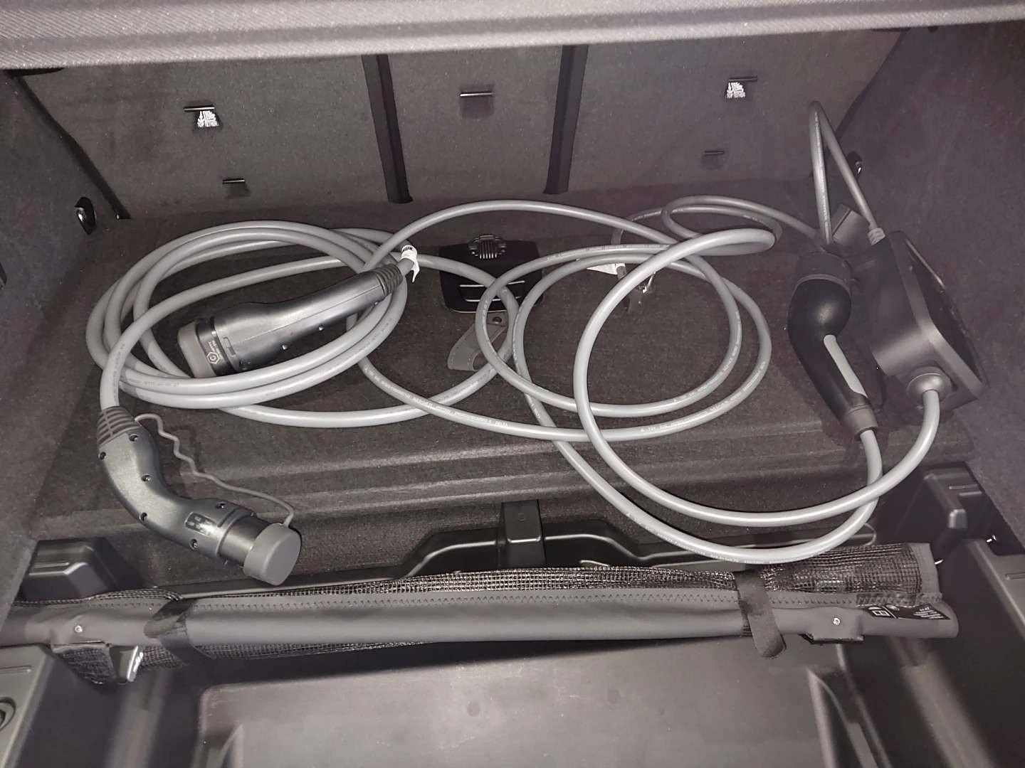 Fahrzeugabbildung BMW iX xDrive60 M Sportpaket B&W Surround DAB LED