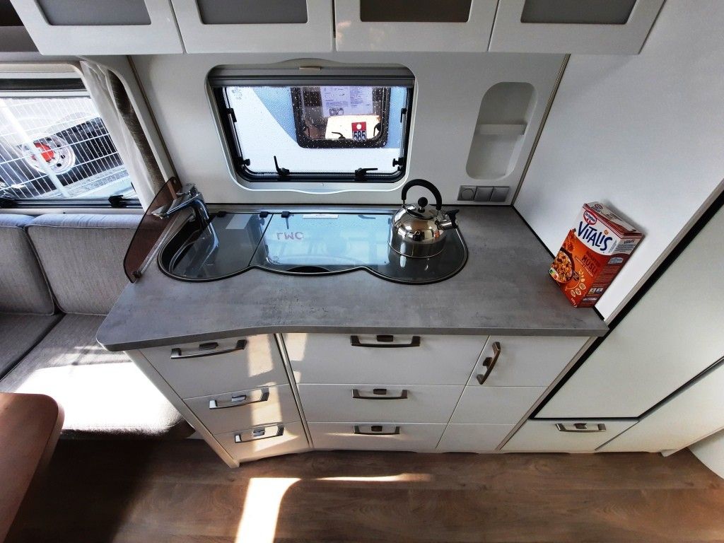 Fahrzeugabbildung HYMER / ERIBA / HYMERCAR Nova 530 Mover, Solar, Combi Heizung