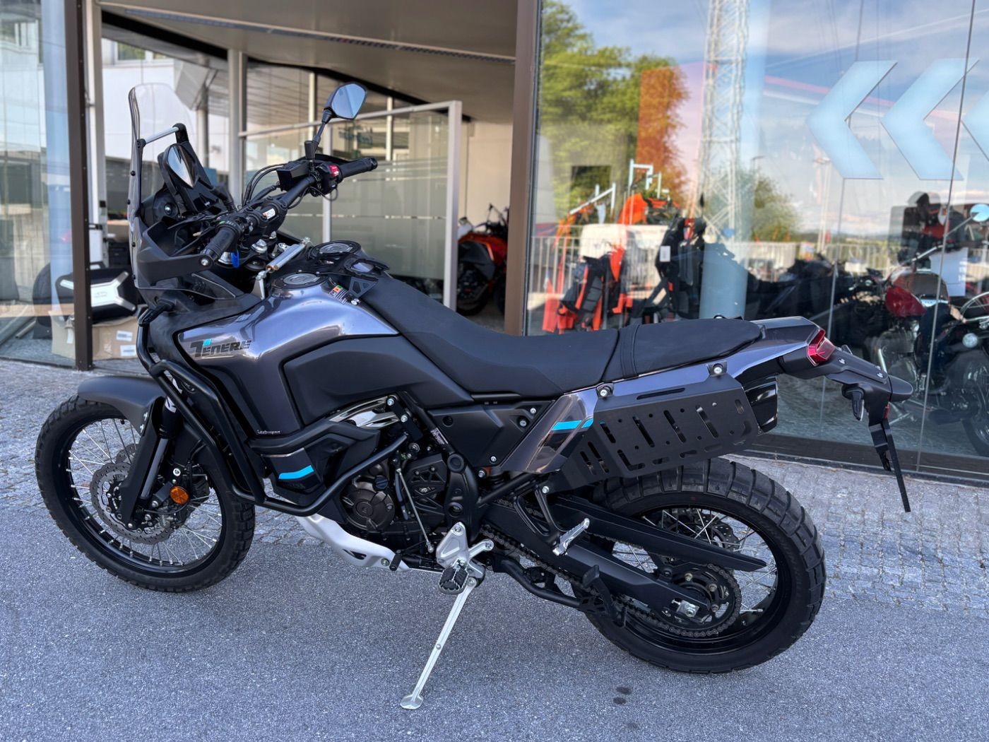 Fahrzeugabbildung Yamaha XTZ 700 Tenere World Raid Modell 2024 Akrapovic