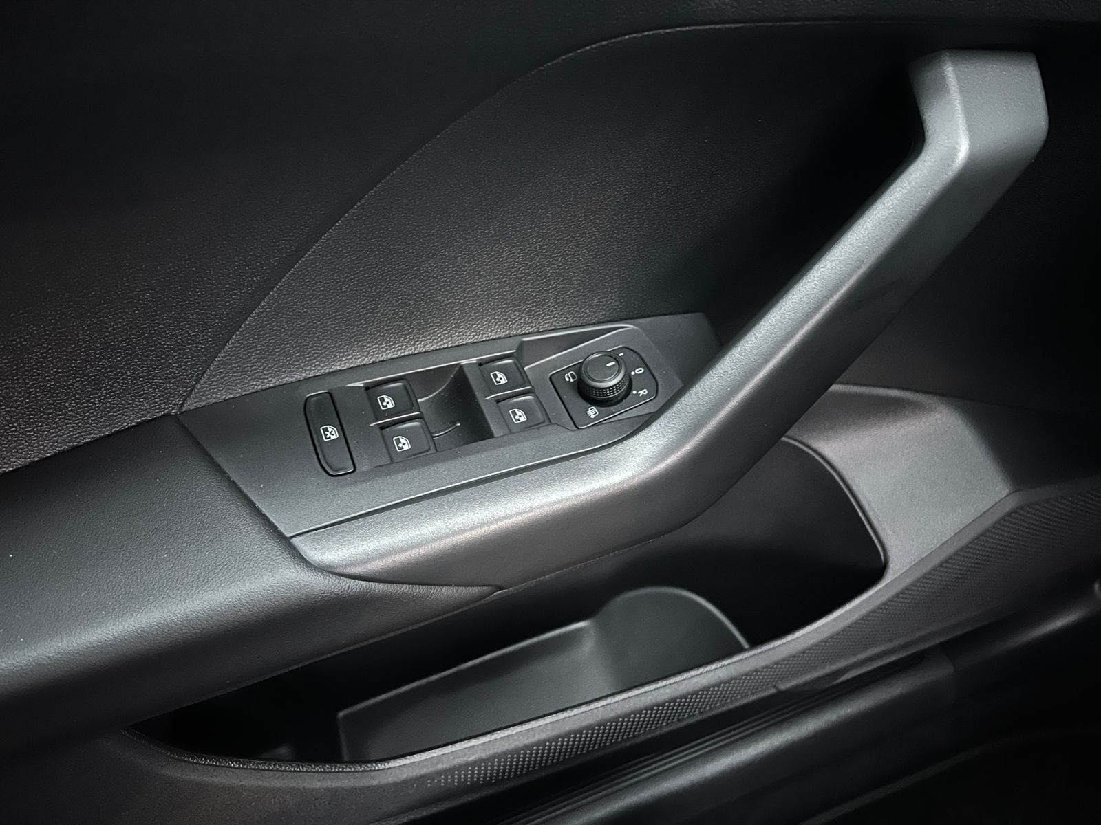 Fahrzeugabbildung Volkswagen T-Cross 1.5 TSI Life DSG *IQ-Light, PDC, Kamera,