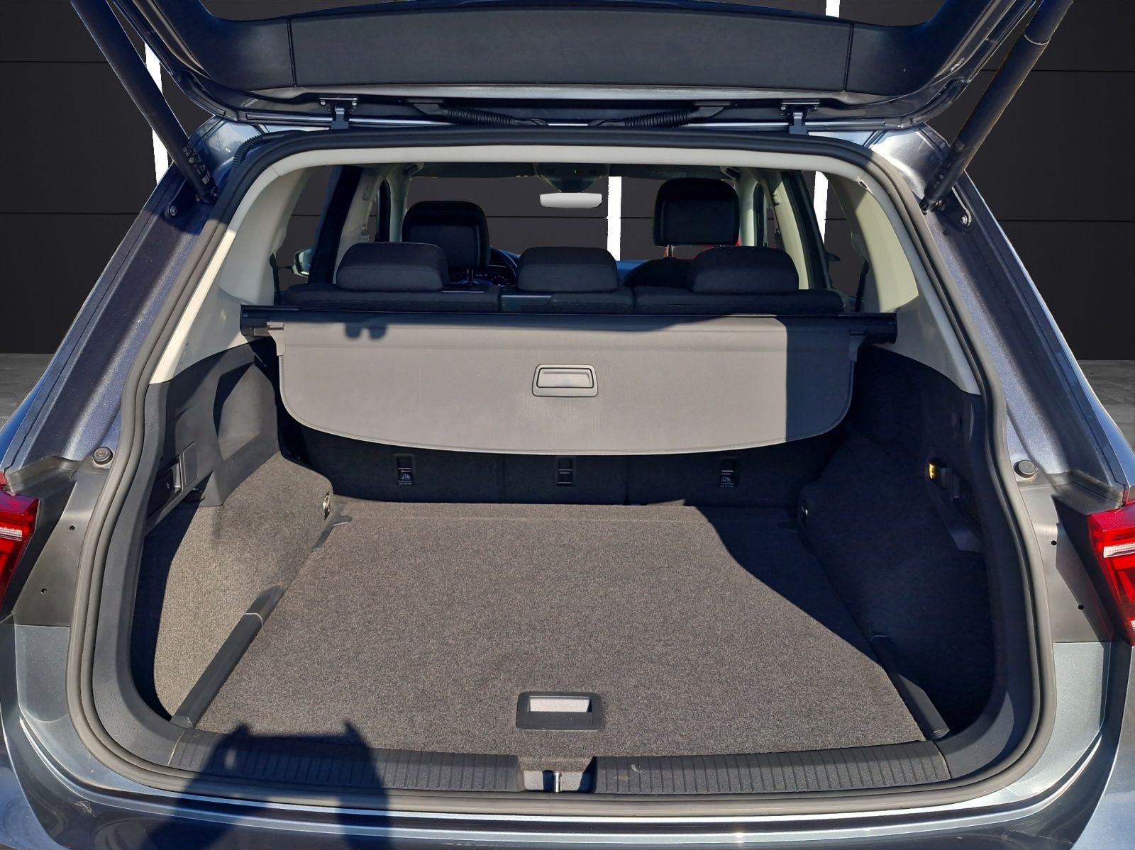 Fahrzeugabbildung Volkswagen Tiguan L 2.0 TDI AHZ MATRIX DSG 4x4 Keyless SH