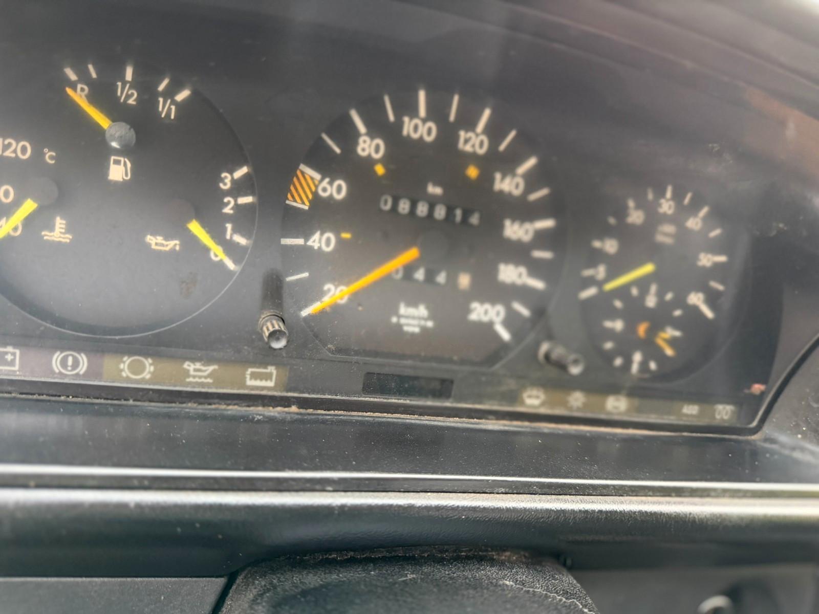 MERCEDES-BENZ 300 TD W124 109 CH BVA - 2ème MAIN - TOIT OUVRANT - 88000 km