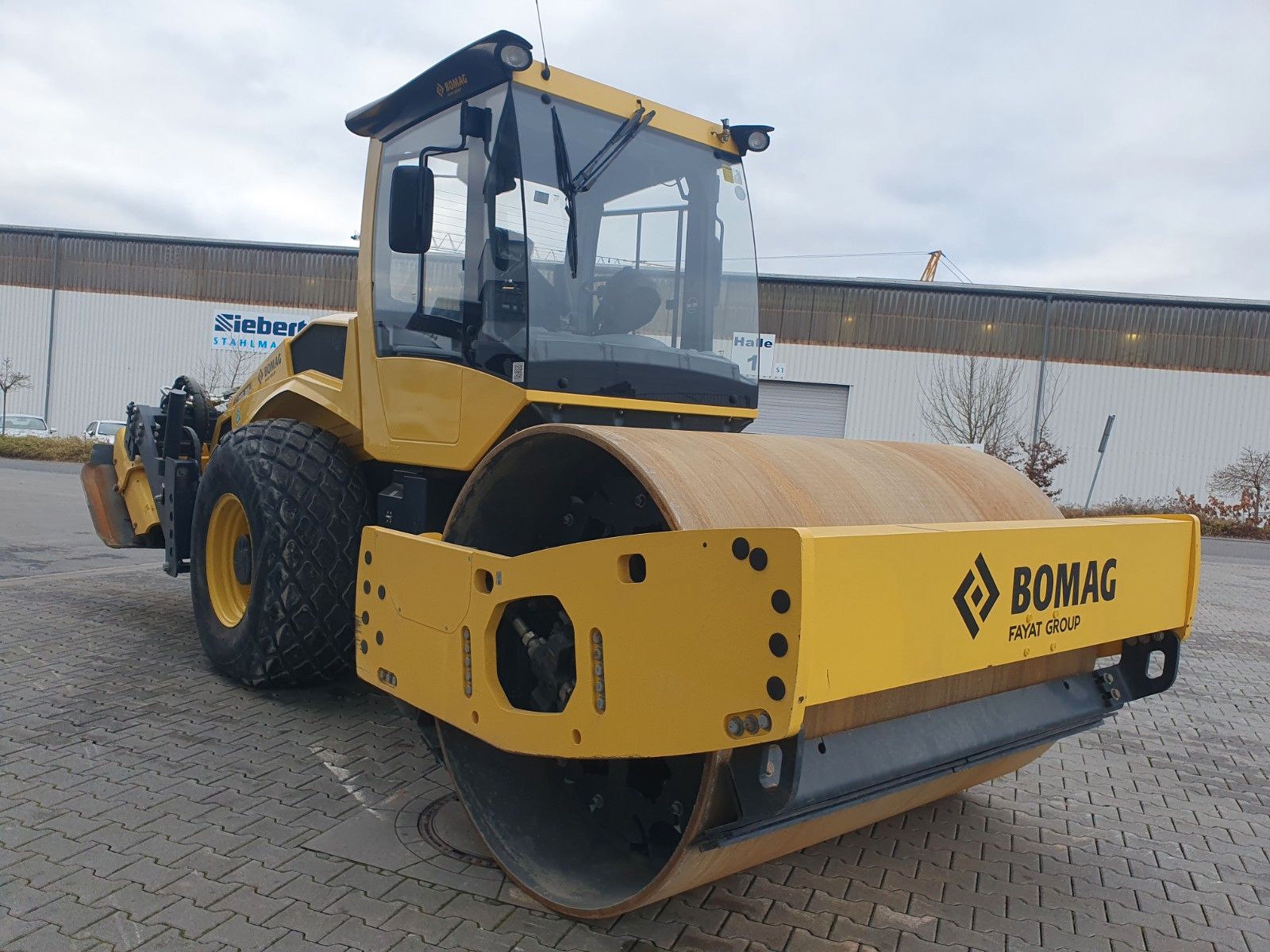 Fahrzeugabbildung BOMAG BW 213 DH / nur 1.087h / Plattenanbauverdicht