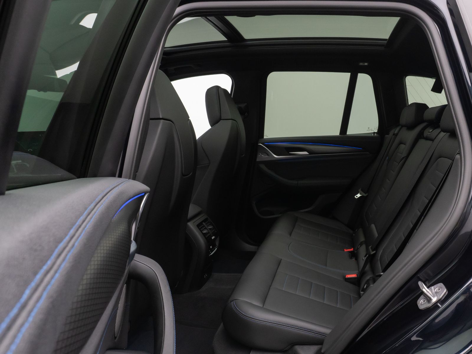 Fahrzeugabbildung BMW X3 M40i Panorama Laser 360°HUD DAB H/K Komfort