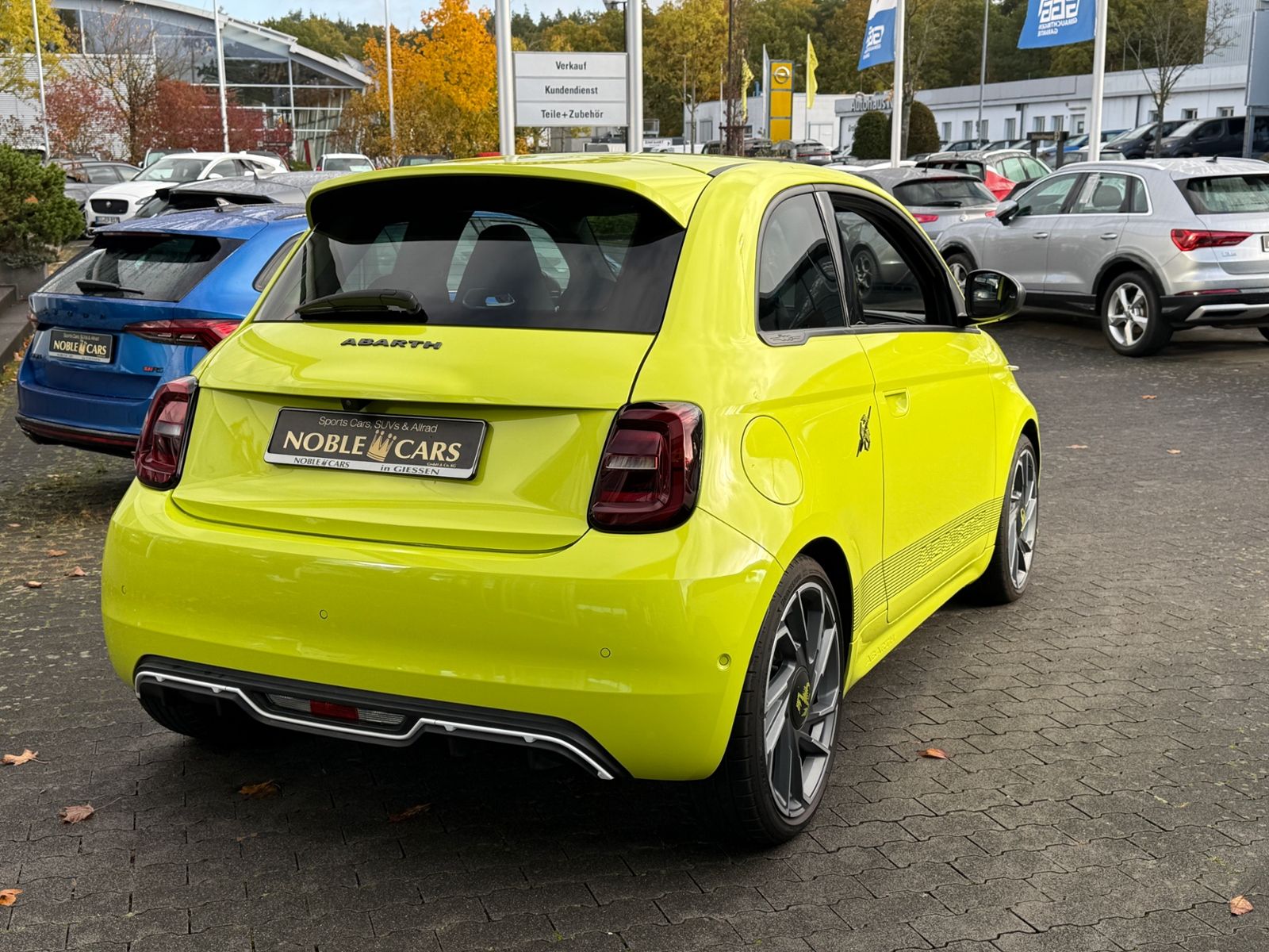 Fahrzeugabbildung Abarth 500e 42kWh Scorpionissima PANO KAM LED