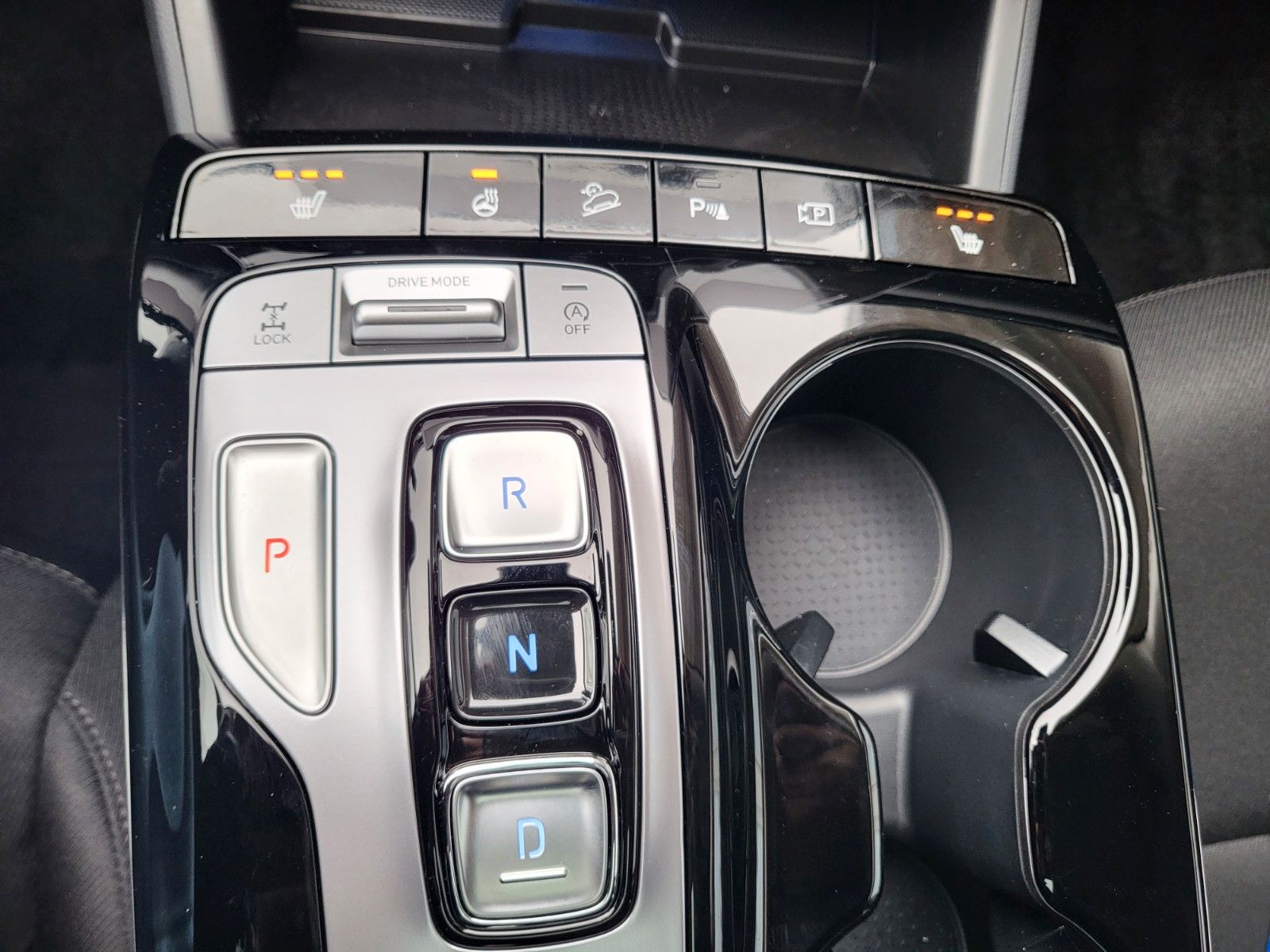 Fahrzeugabbildung Hyundai TUCSON 1.6 T-GDI 4WD 48V TREND LED PANO NAVI