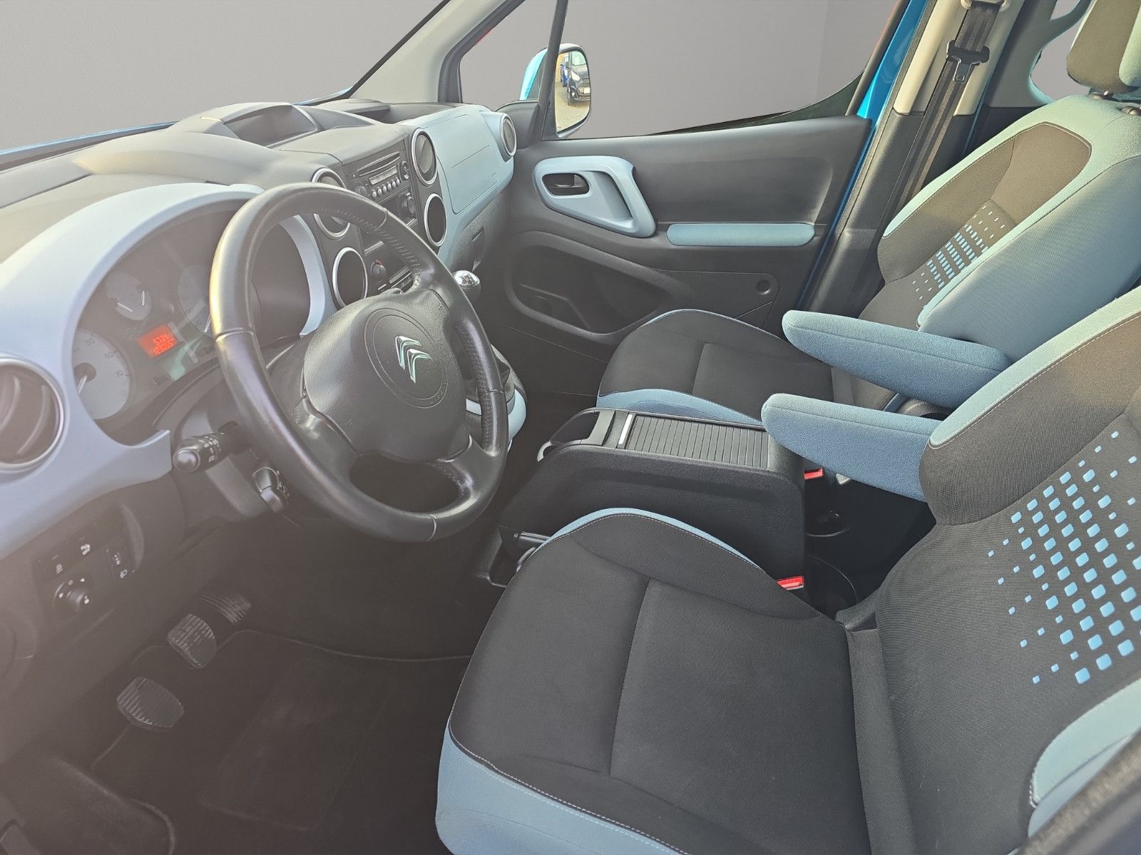 Fahrzeugabbildung Citroën Berlingo Kombi Selection+AHK+PDC+KLIMA+LED