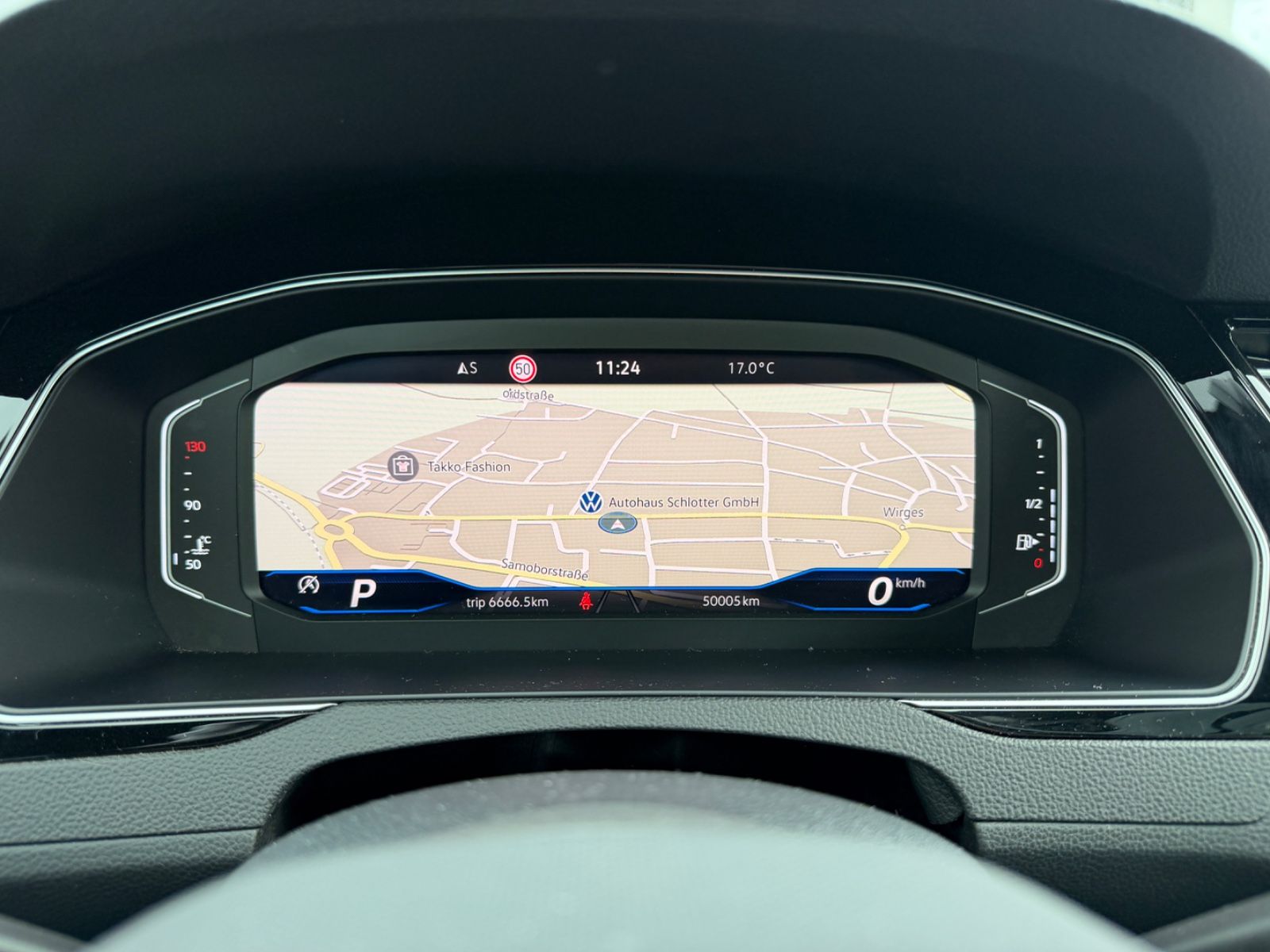 Fahrzeugabbildung Volkswagen Passat Business/AHK/Pano/LED/R-Cam/CarPlay/NAVI
