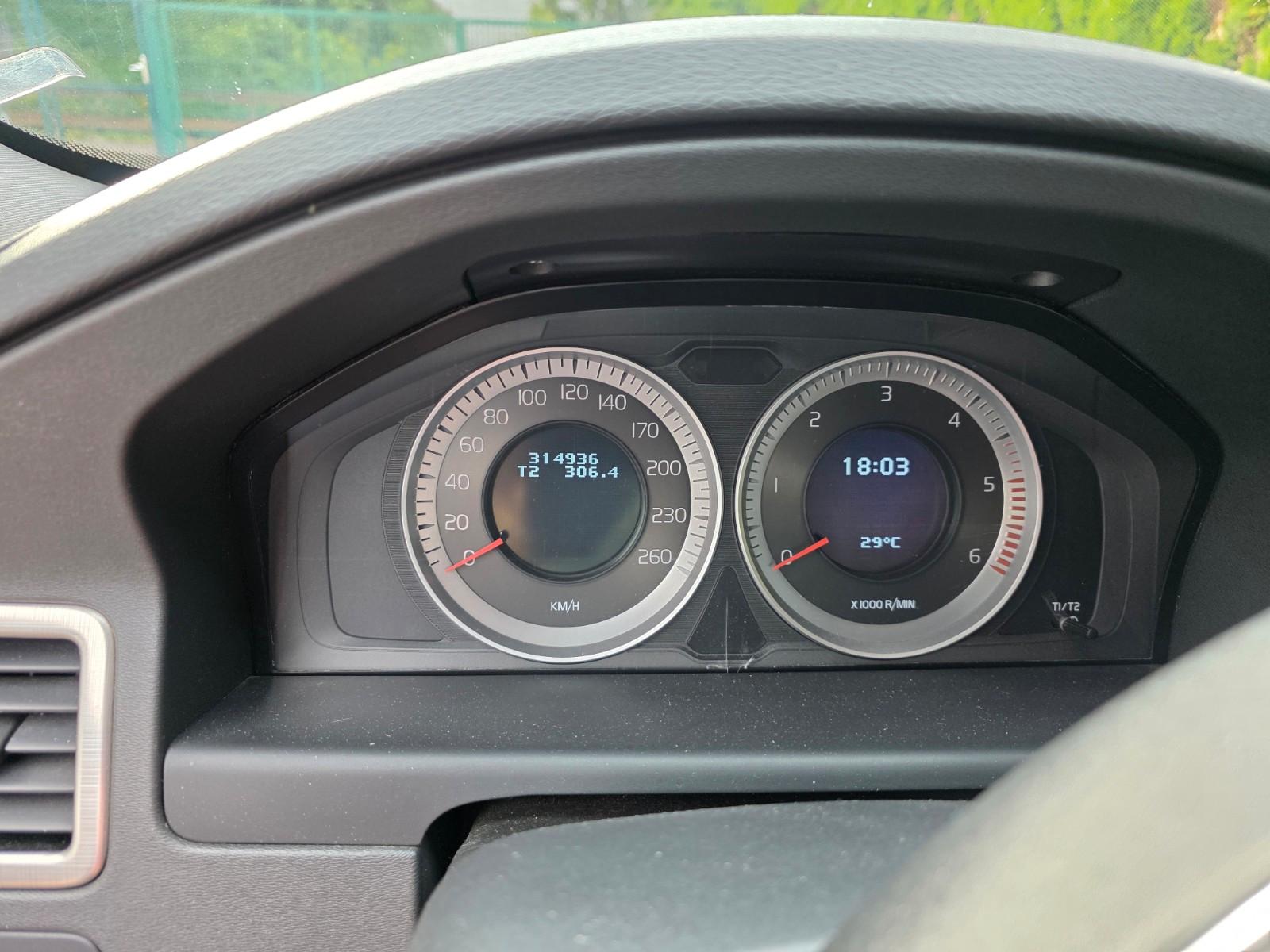 Volvo V70 2011 — photo 9