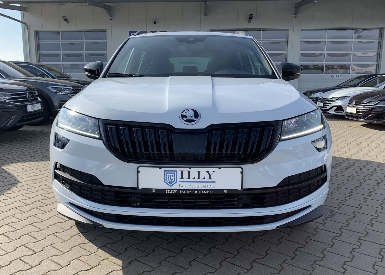 Fahrzeugabbildung SKODA Karoq 2.0 TSI*Sportline*4x4*AHK*Pano*LED*Cam*