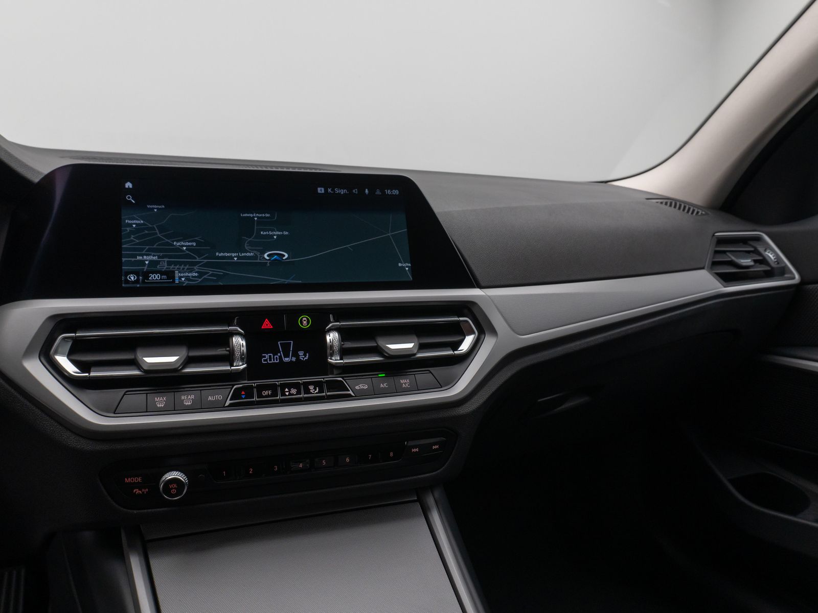Fahrzeugabbildung BMW 320e DAB CockPitPro Alarm Geschwindigkeitsreg