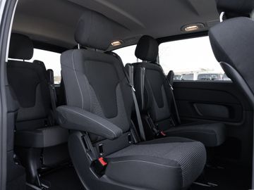 Mercedes V 220 - 11