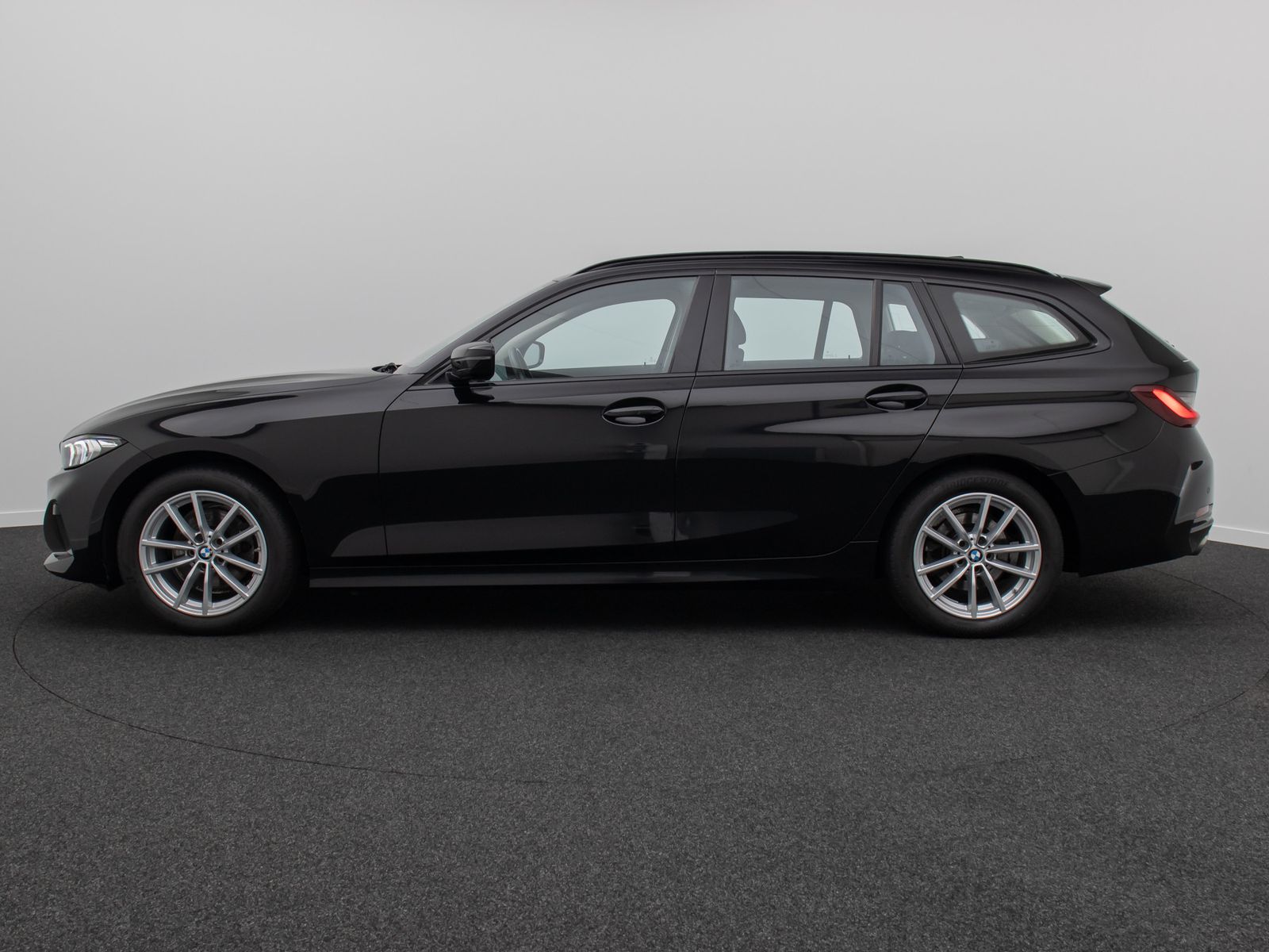 Fahrzeugabbildung BMW 320d GeschwindigReg AHK Widscreen Sport DAB