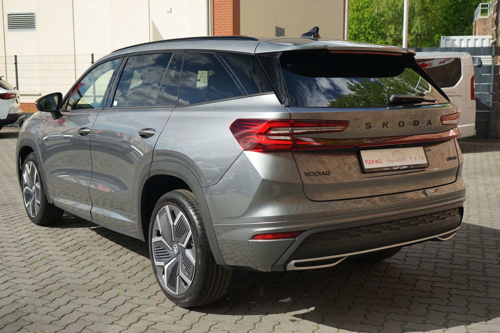 Skoda Kodiaq Sportline 1.5 eTSI DSG Matrix AHK imagem 3