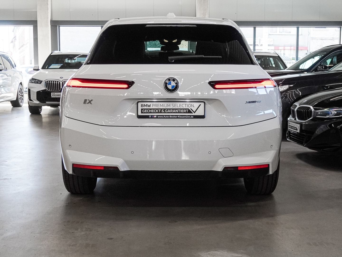 BMW iX xDRIVE45 Park-Assistent HUD StandHZG AHK-klap foto 5