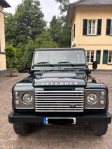 Land Rover Defender 110 TD4 Station Wagon E E - Land Rover Defender mit Diesel-Antrieb: Sitzheizung, Geländewagen, Td4