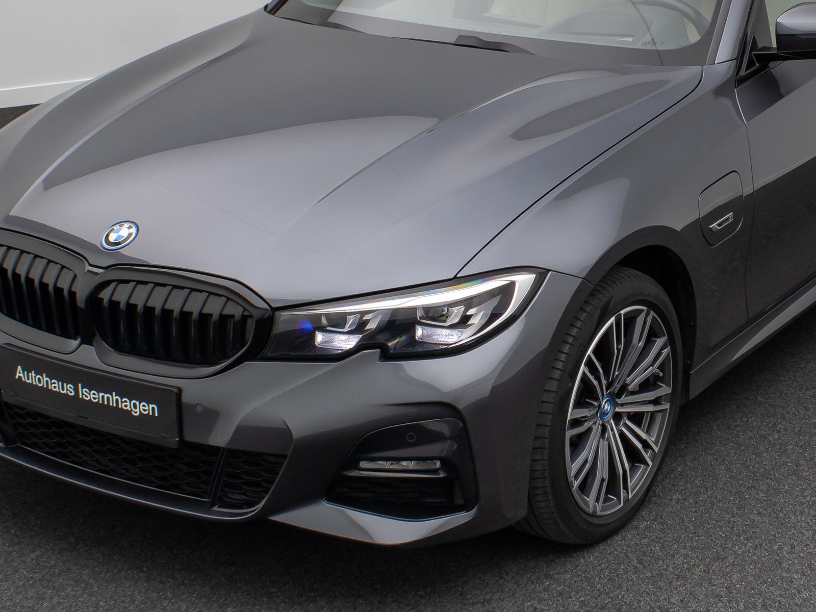 Fahrzeugabbildung BMW 330e xD M Sport DAB Memory AHK HUD Individual