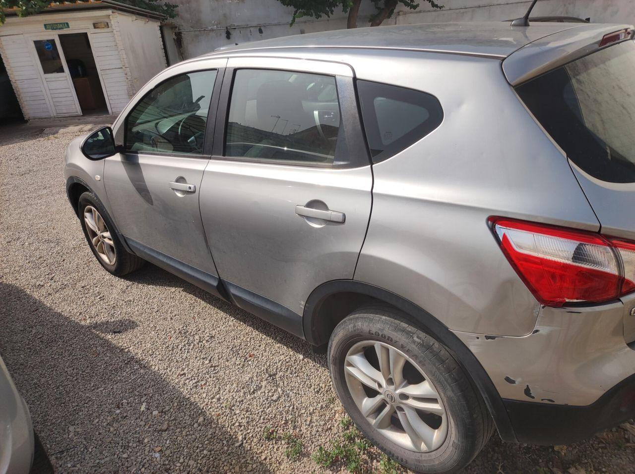 Nissan Qashqai 2013 — interior