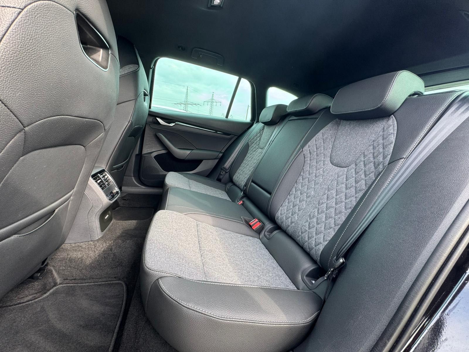 Fahrzeugabbildung SKODA Octavia 2.0 TDI Sportline DSG MATRIX*WINTER*5J.G