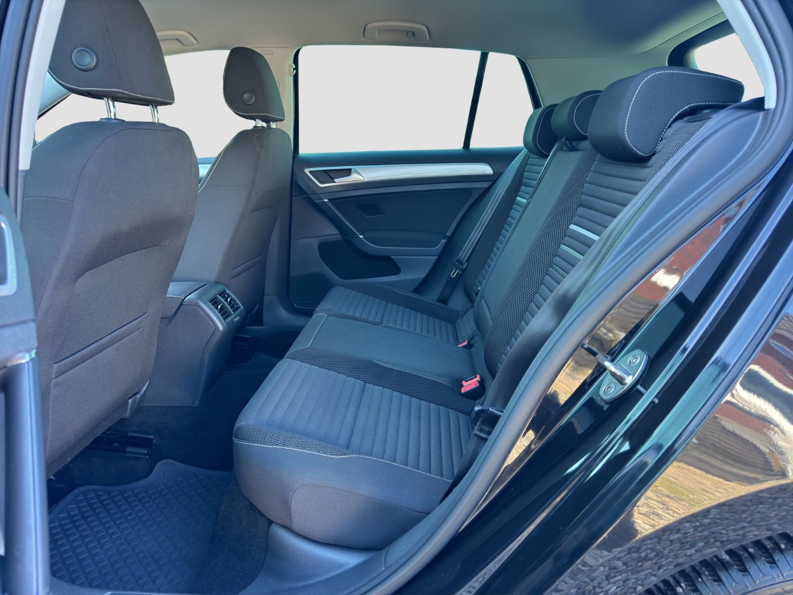 Fahrzeugabbildung Volkswagen Golf VII Lim. BMT/Klimaautom./Sitzhz./PDC/Tempo.