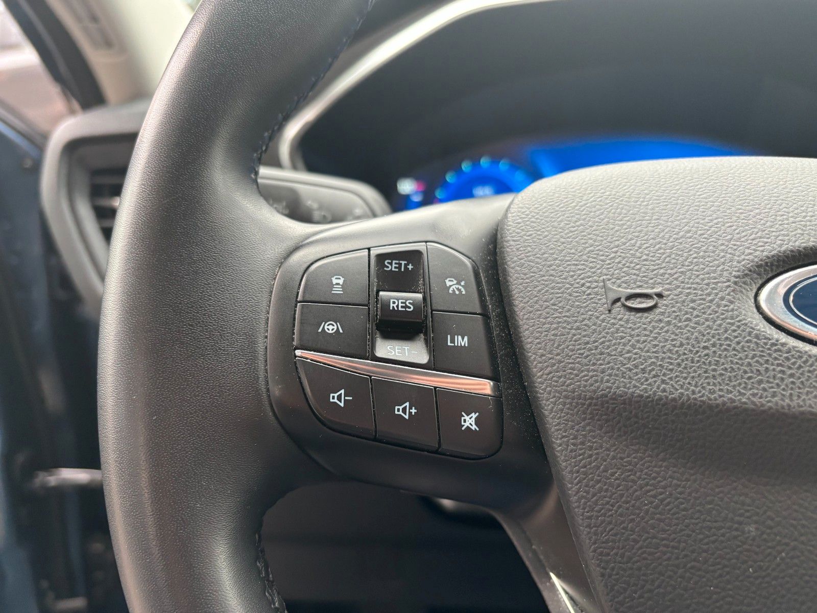 Fahrzeugabbildung Ford Kuga Titanium X *PlugInHybrid*Kamera*LED*SHZ*ACC