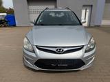Hyundai i30 CW blue 1.6 CRDi 66 kW Classic*KLIMA* - Hyundai i30 aus 2010: Cw