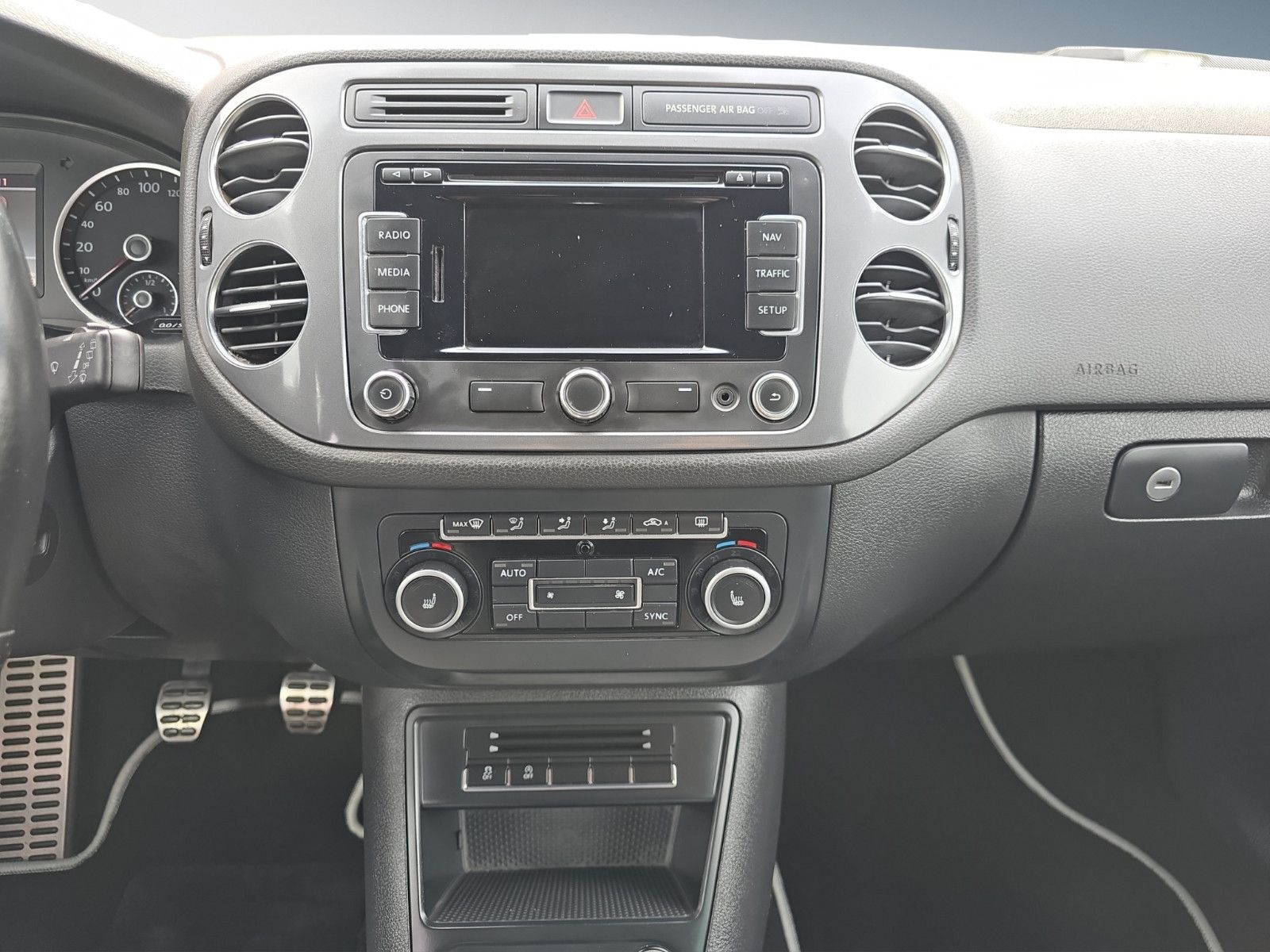 Fahrzeugabbildung Volkswagen Tiguan R-Line+KAMERA+NAVI+TÜV+INSPEKTION NEU ''