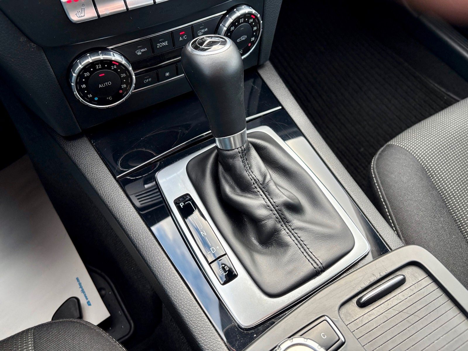 Fahrzeugabbildung Mercedes-Benz C 180 CGI Limo Classic Aut. Navi el. Sitze SPORT