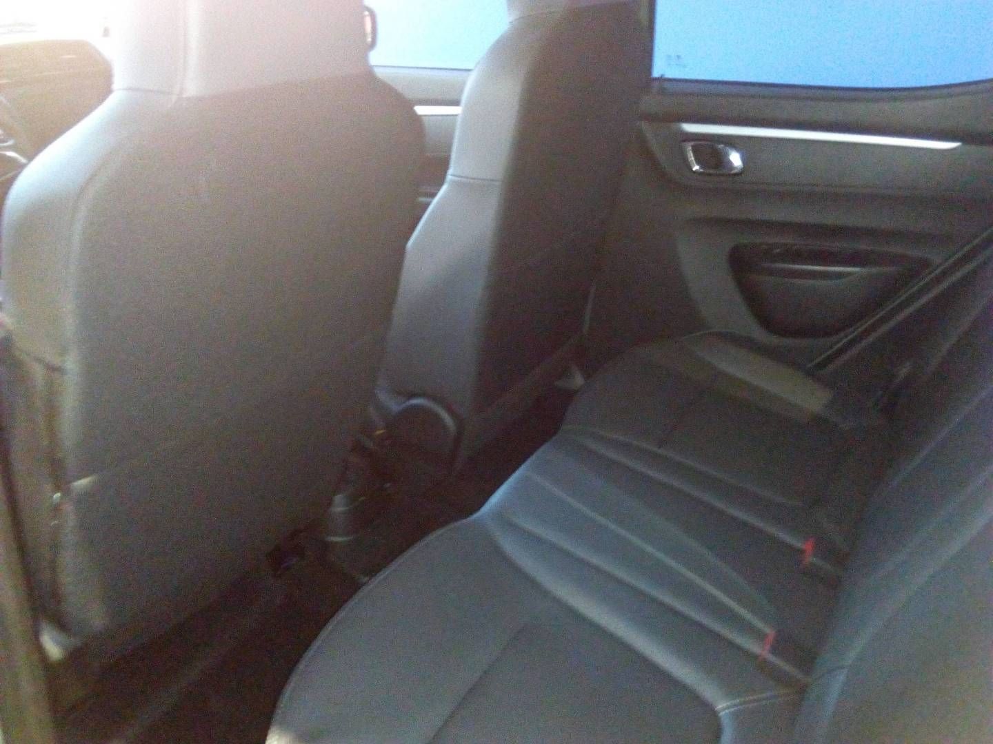 Fahrzeugabbildung Dacia Spring Essential CCS- Anschluss