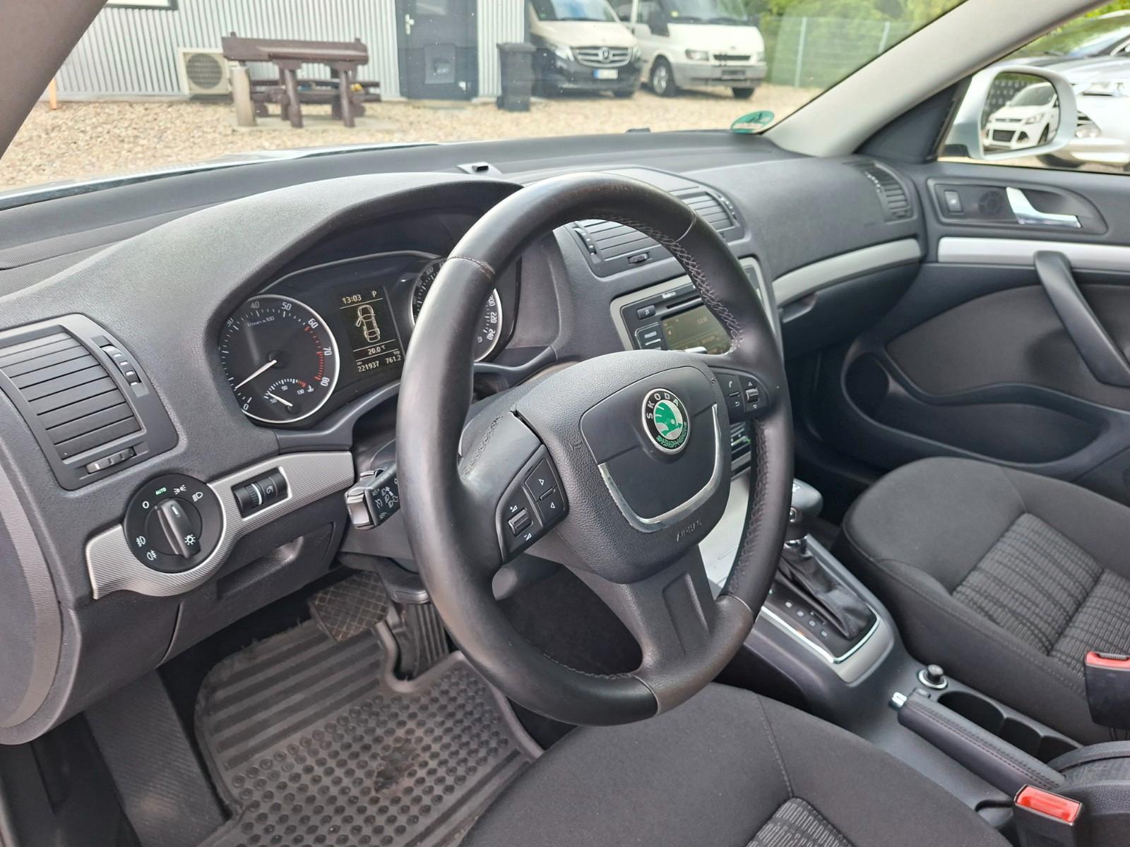 Skoda Octavia 2010 — photo 10