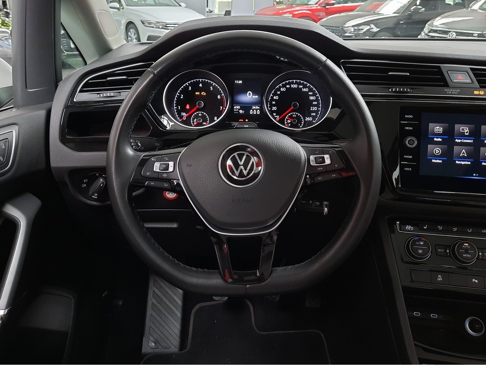Fahrzeugabbildung Volkswagen Touran Highline TSI *AHK*Panodach*LED*PDC*Navi*