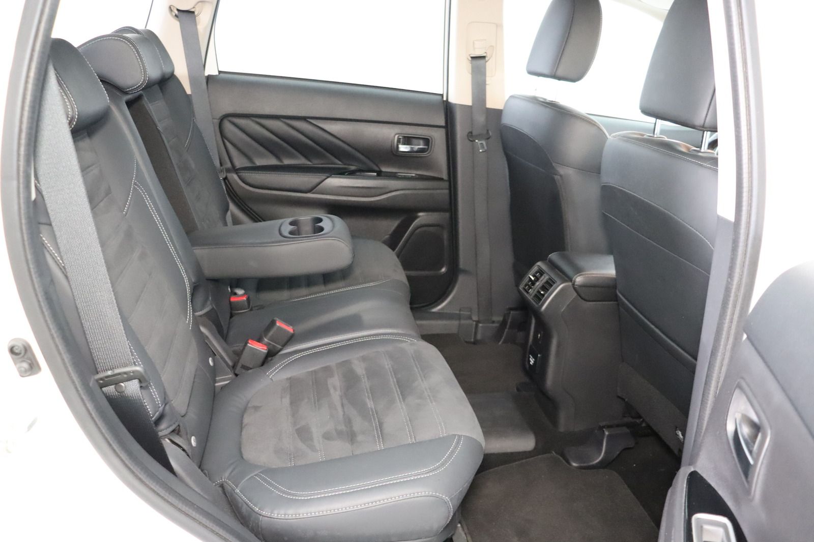 Fahrzeugabbildung Mitsubishi Outlander PHEV 2.4 Plus 4WD