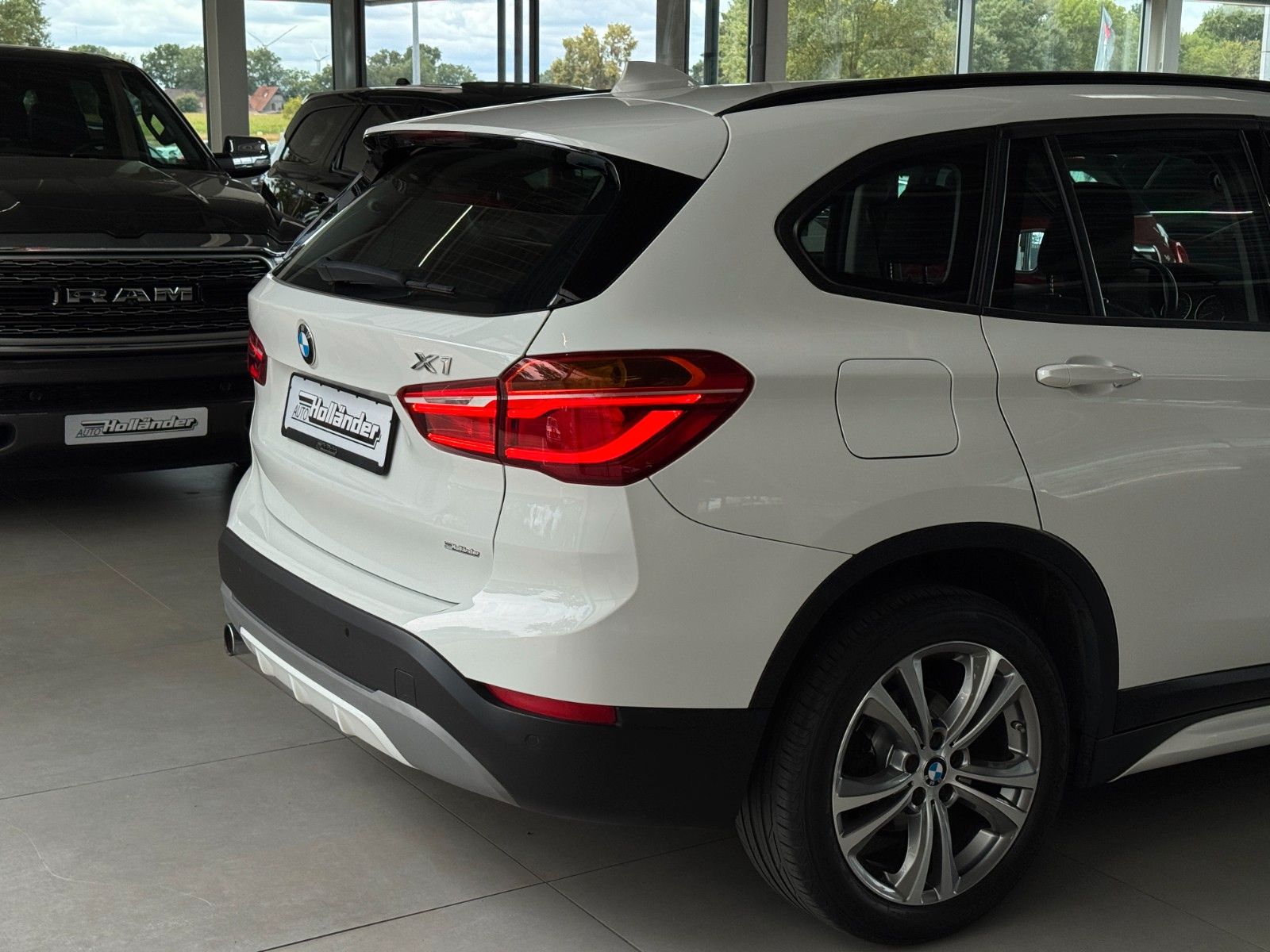 Fahrzeugabbildung BMW X1 18d S Drive Sport Line   "Business-Paket PDC"