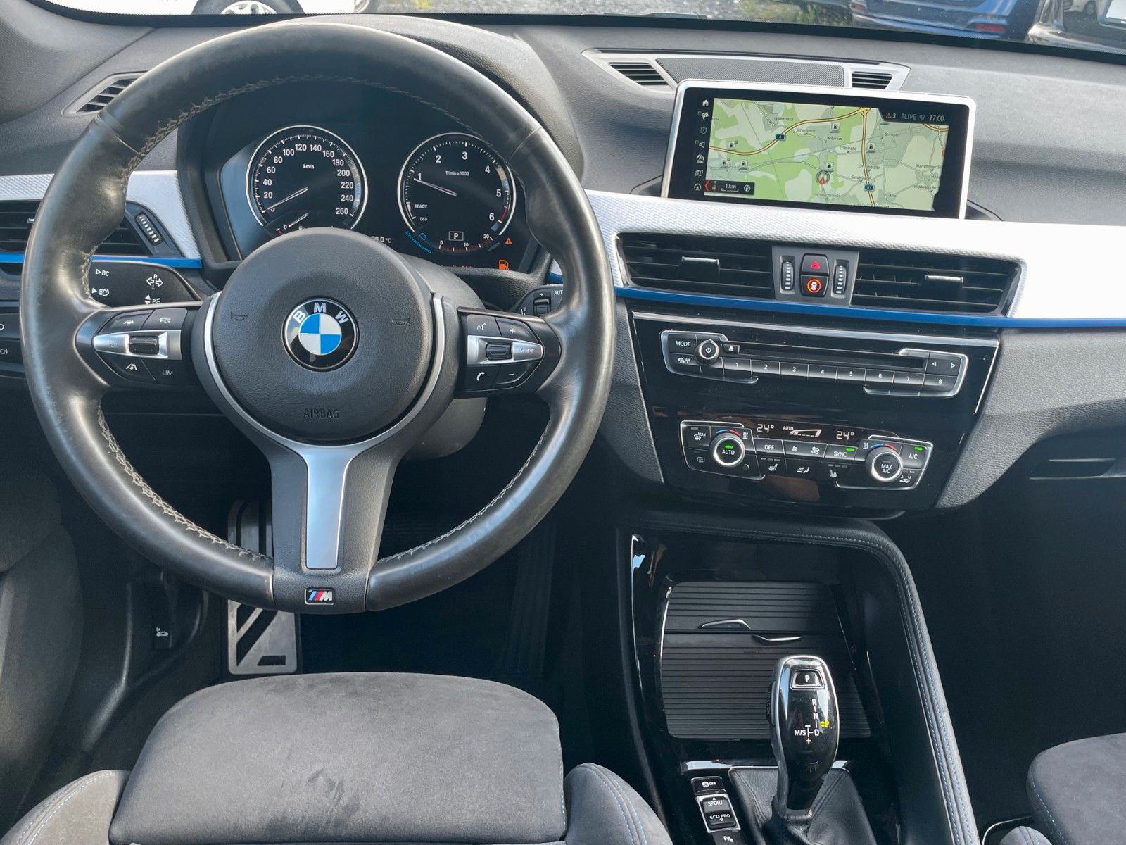 Fahrzeugabbildung BMW X1 xDrive20d Aut. M SPORTPAKET Navi HUD LED VOLL