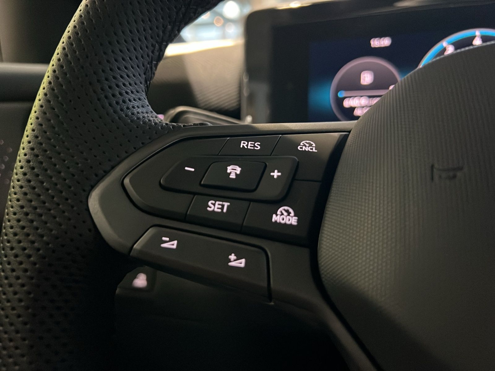 T-Roc R-Line 1.5 eTSI DSG ACC*CarPlay*Area View