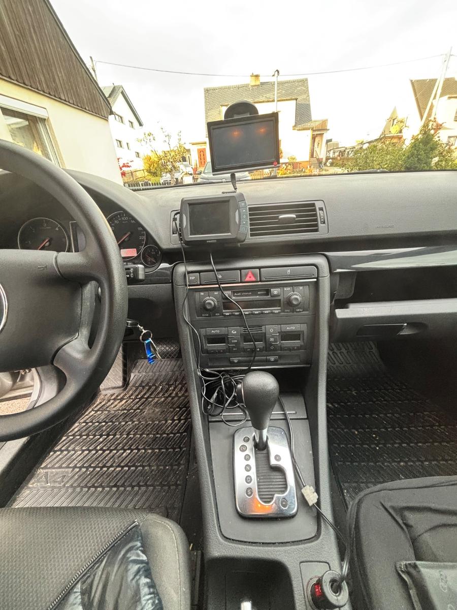 Audi A4 2004 — photo 9