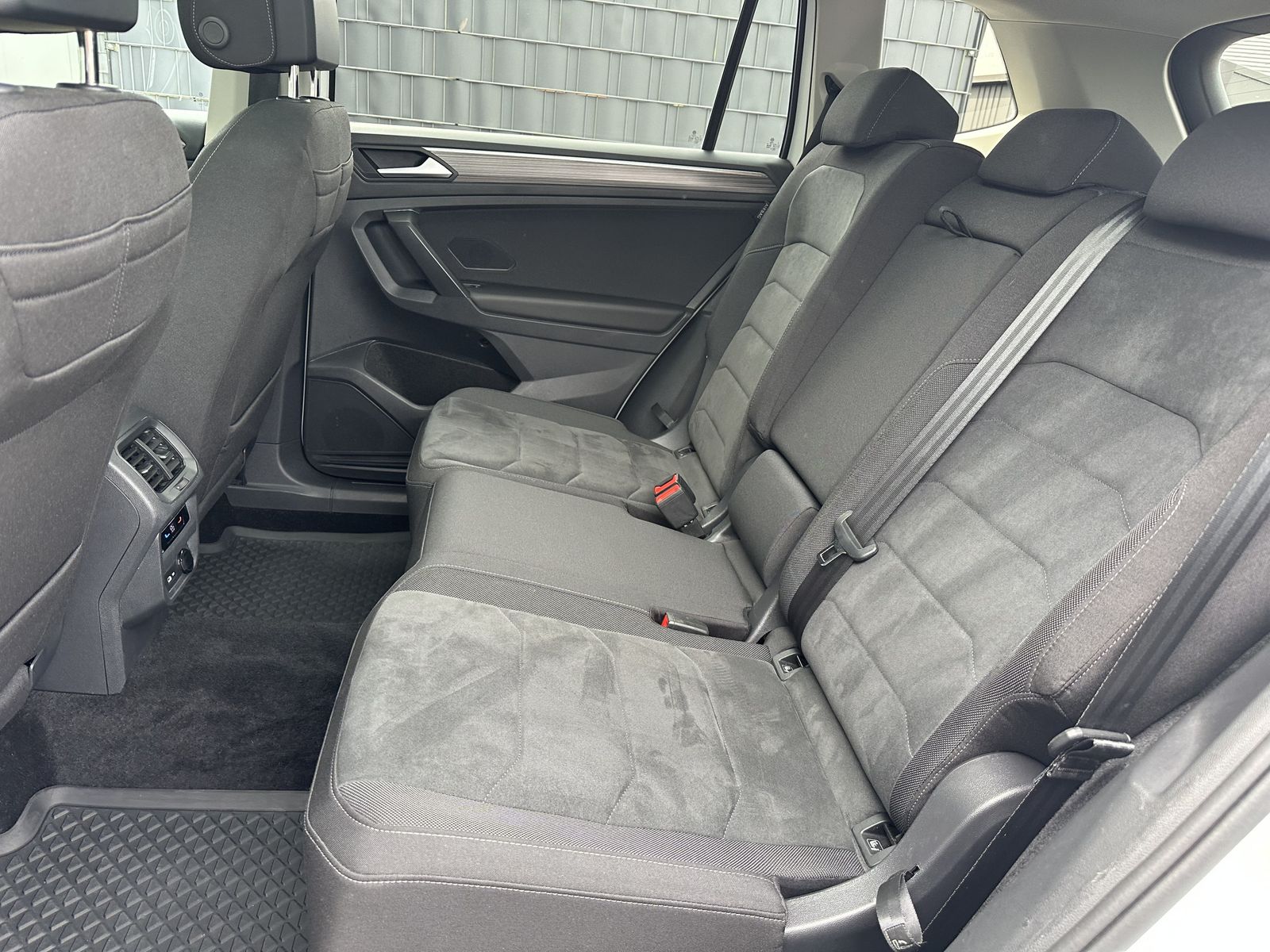 Fahrzeugabbildung Volkswagen Tiguan Allspace Elegance 4M NAV+LED+PANO+AHK+VC