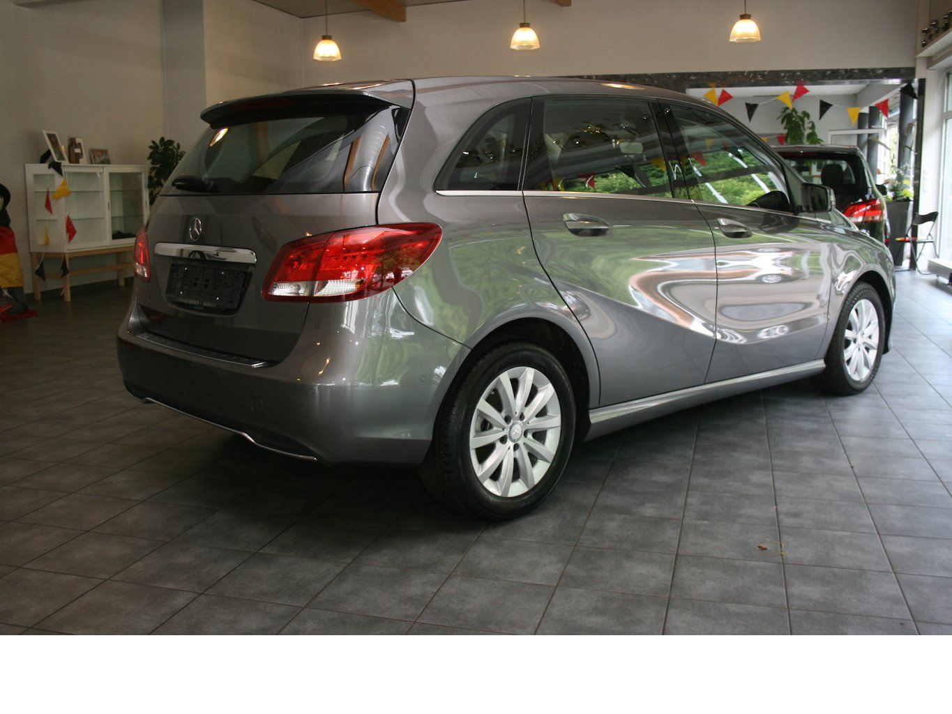 Fahrzeugabbildung Mercedes-Benz B 180 Style *Navi *Kamera+ PTS *Spiegel-Paket