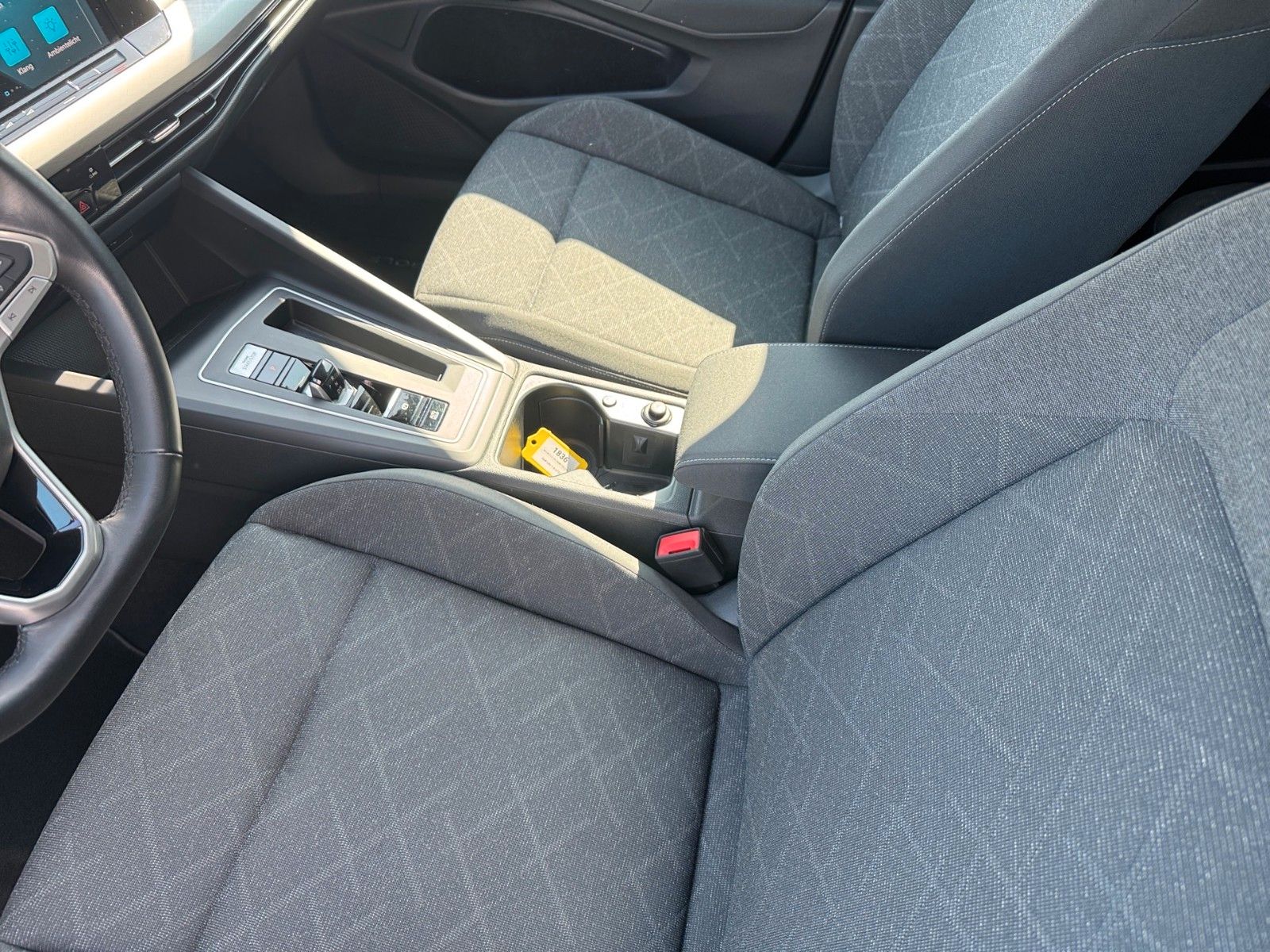 Fahrzeugabbildung Volkswagen Golf VIII Lim. Life 1.0 eTSI