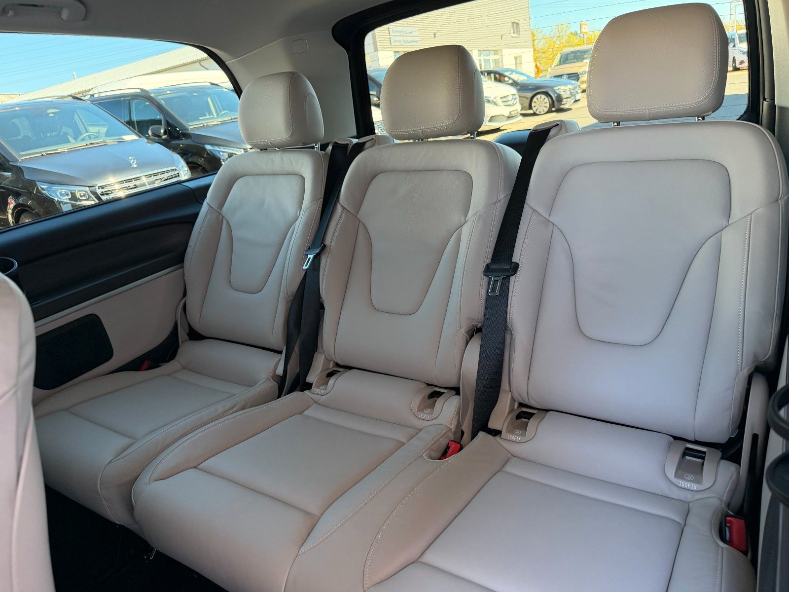 Fahrzeugabbildung Mercedes-Benz V 220 d AVA AMG AHK2,5to DISTRONIC 360Kamera