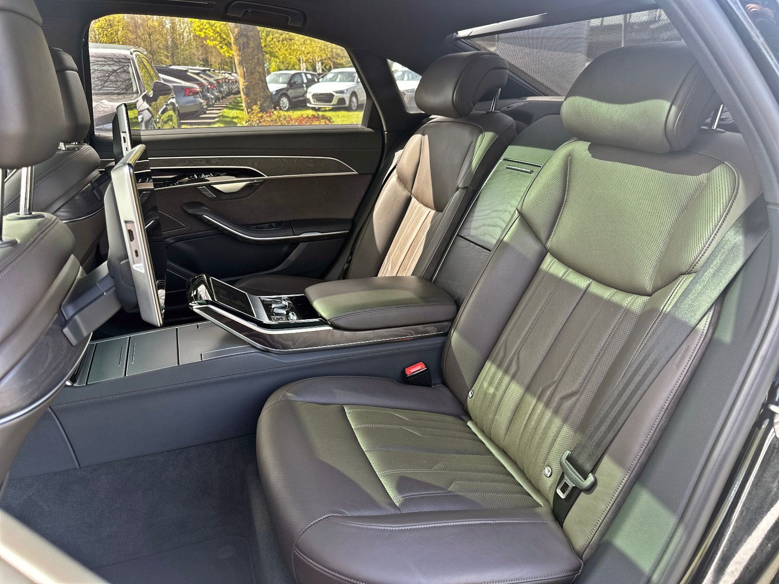 Audi A8 - Bild 27