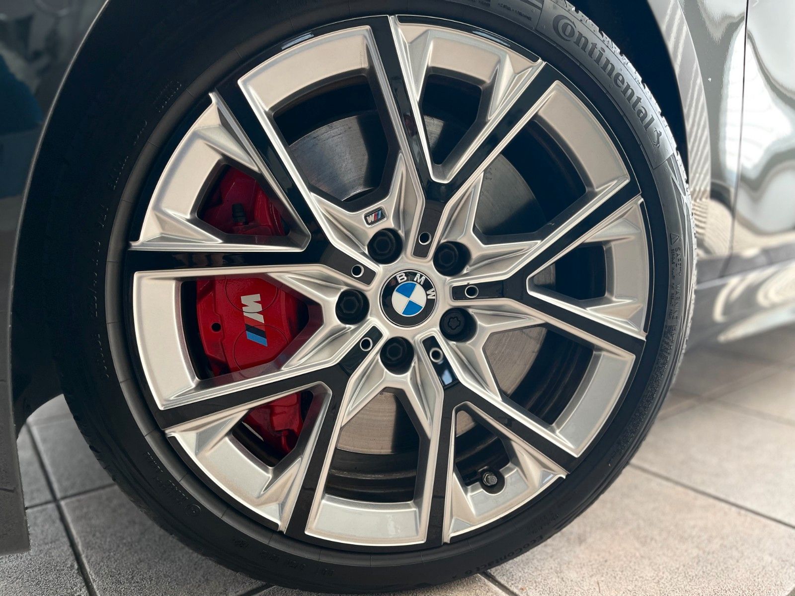BMW 118i M Sport PRO ColorVision KAM 18'Zoll Spoiler imagem 2