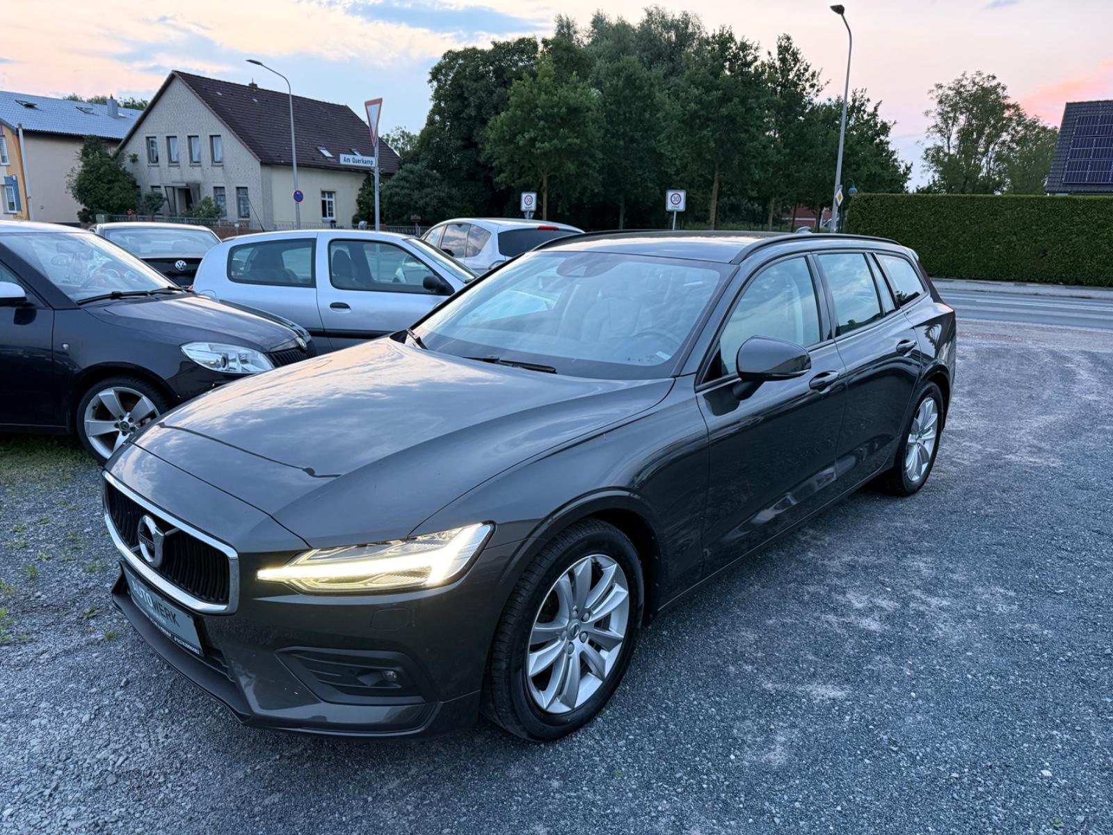 Volvo V60 Kombi Momentum*2.HD*LEDER*150TKM*AHK
