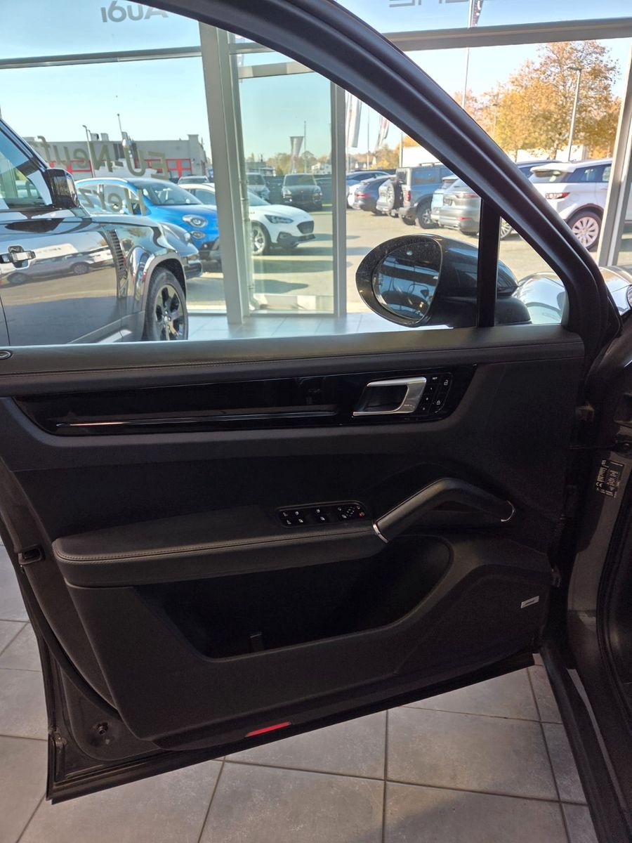 Fahrzeugabbildung Porsche Cayenne,Panodach/Luft/AHK,21 Zoll/Standh.