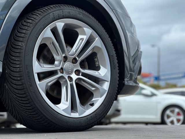 Audi Q3  2.0 TDI quattro S-LINE