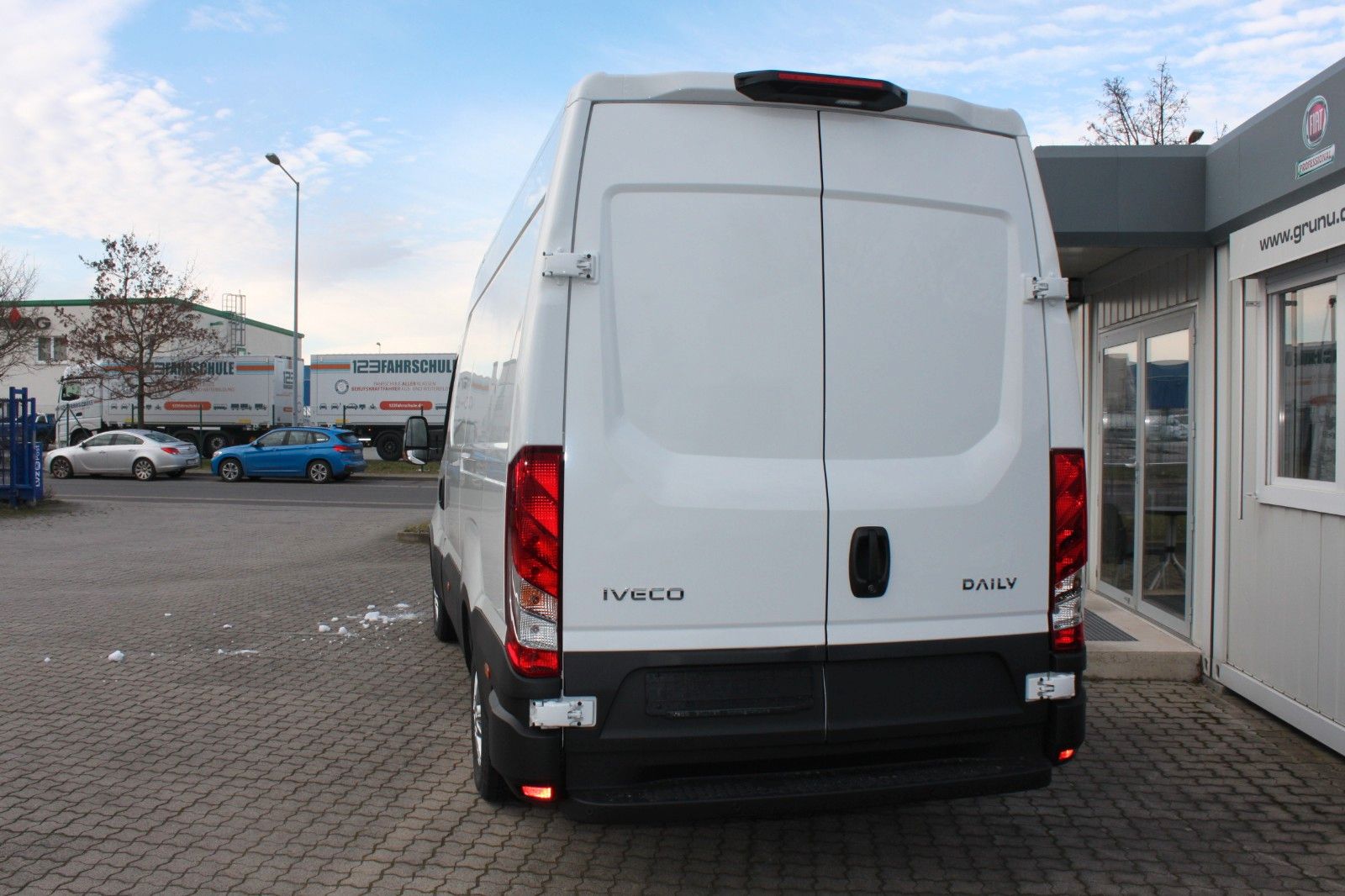 Fahrzeugabbildung Iveco Daily 35S16A8 V MY24  Radstand 3520L