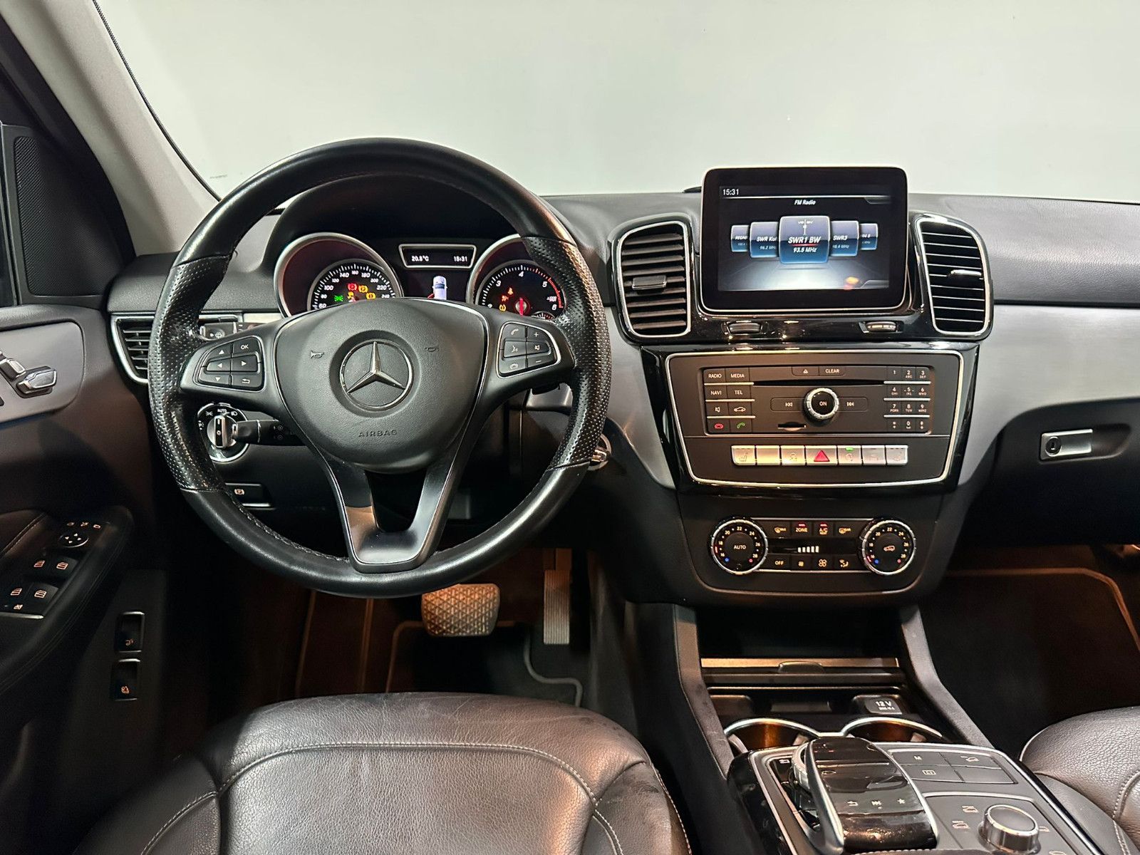Fahrzeugabbildung Mercedes-Benz GLE 350 d 4MATIC *AHK*NAVI*IHC+*SCHIEBEDACH*LED