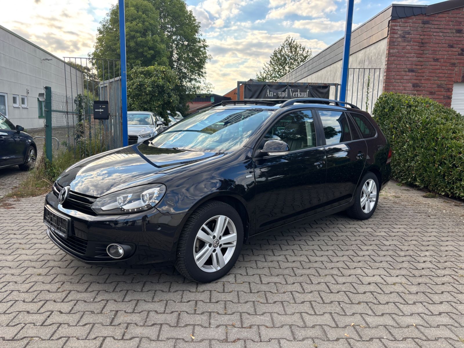 Volkswagen Golf - 1