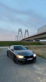 BMW 435i xDrive Coupé - - graue BMW 435