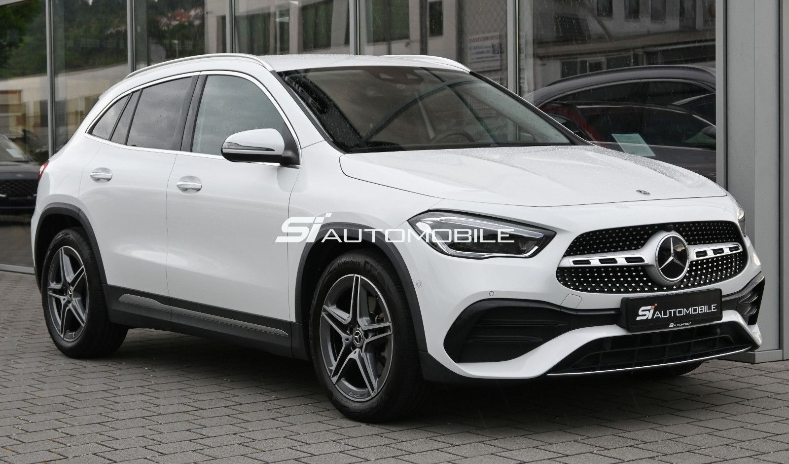 Fahrzeugabbildung Mercedes-Benz GLA 250 DCT AMG Line °DISTRONIC°HUD°STANDHEIZUNG
